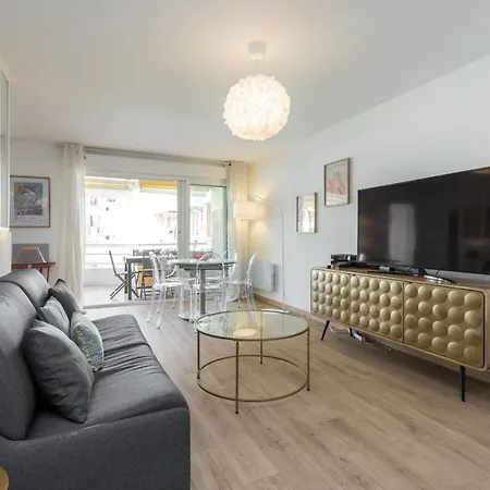 Large 2 Bdr At Port Apartament