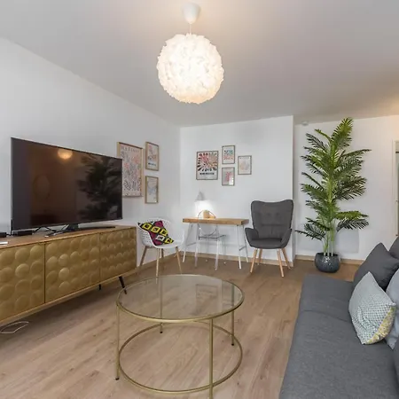 Lejlighed Large 2 Bdr At Port *