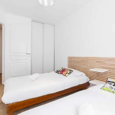 Large 2 Bdr At Port 公寓