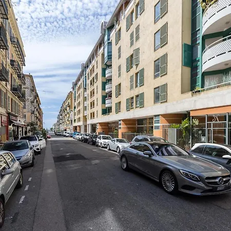 Large 2 Bdr At Port * Nice