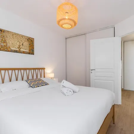 Daire Large 2 Bdr At Port Nice
