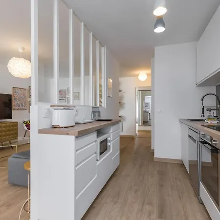 Large 2 Bdr At Port * Νίκαια